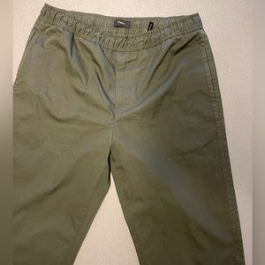 Theory • Green pants • M